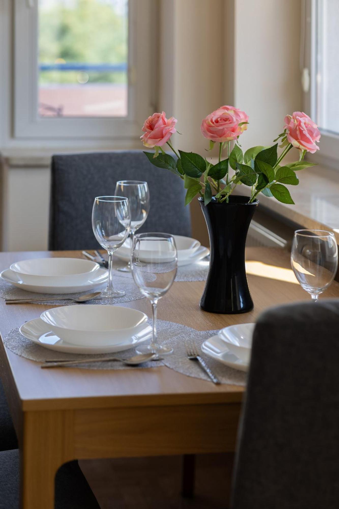 Apartament Spacious 120 M From The Metro Station By Renters *
