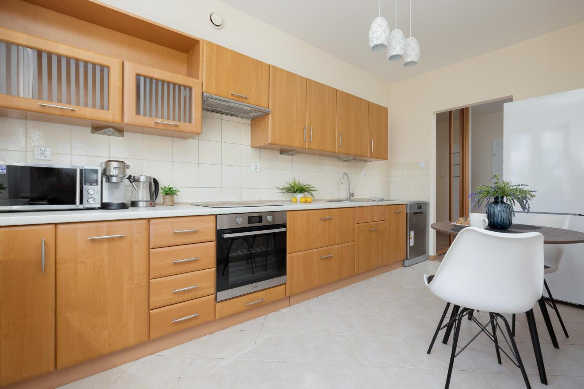 Apartament Spacious 120 M From The Metro Station By Renters *