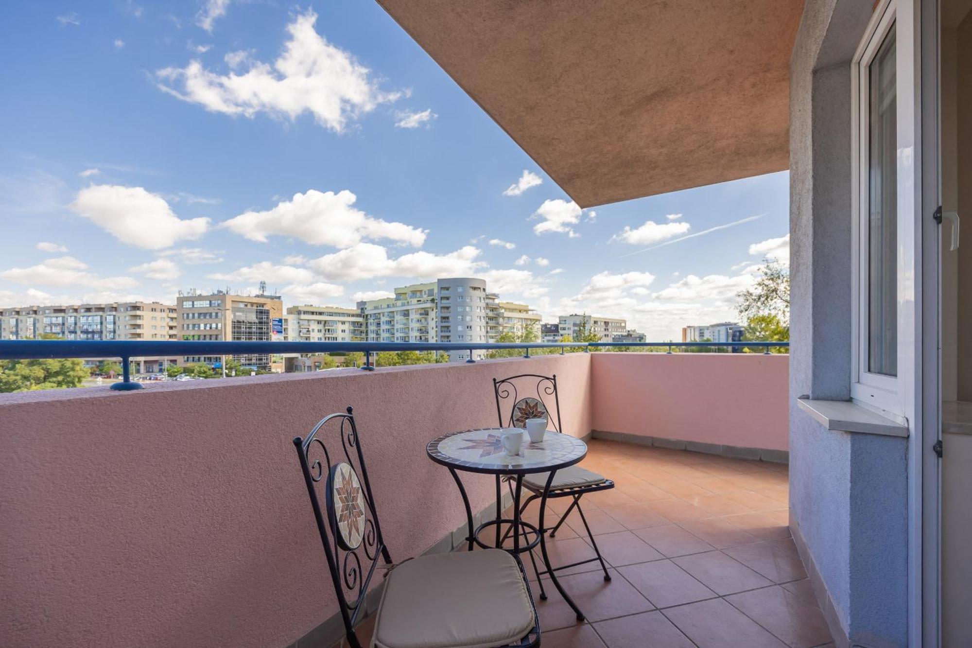 Apartament Spacious 120 M From The Metro Station By Renters *