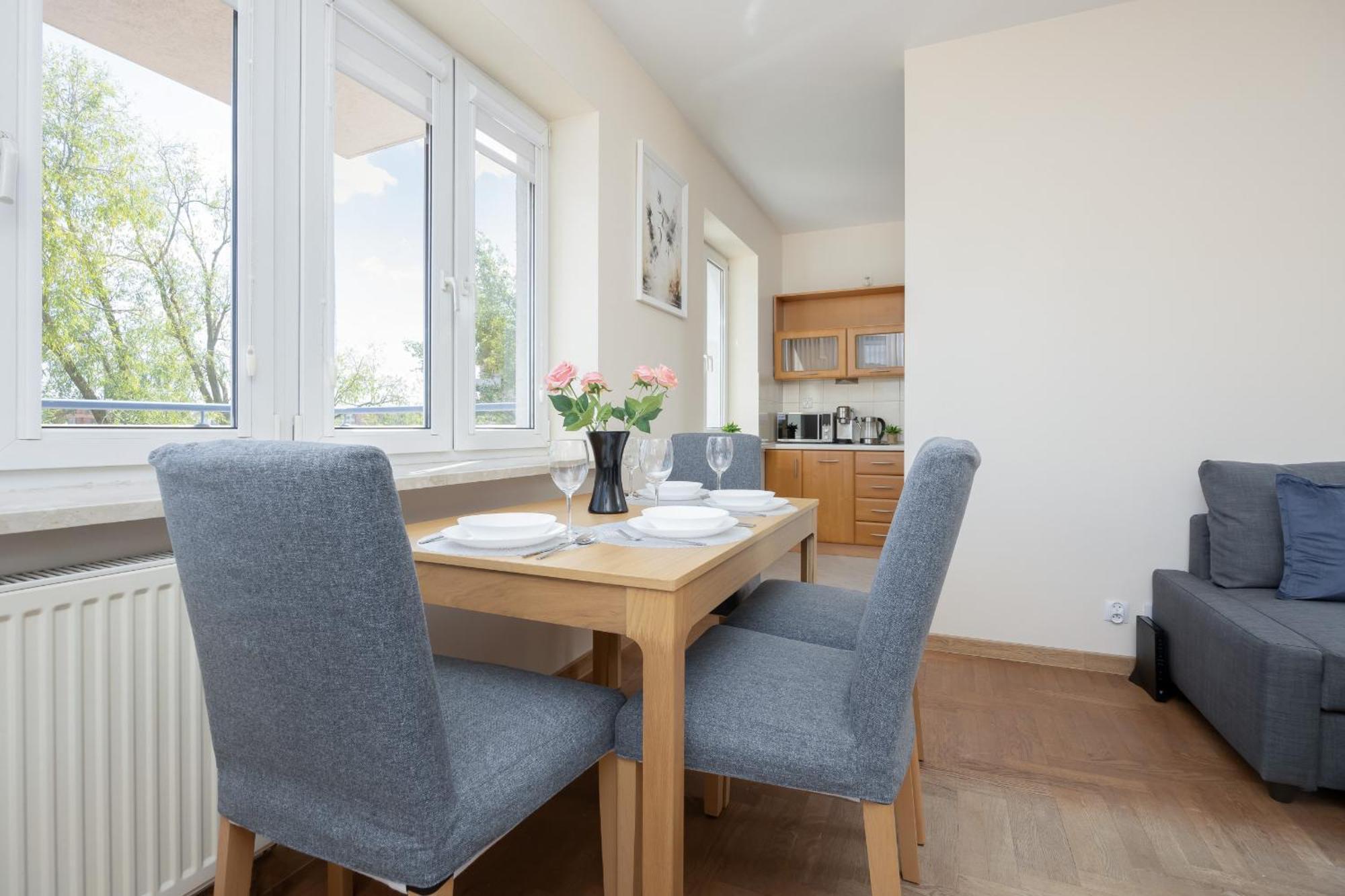 Spacious 120 M From The Metro Station By Renters Apartament *